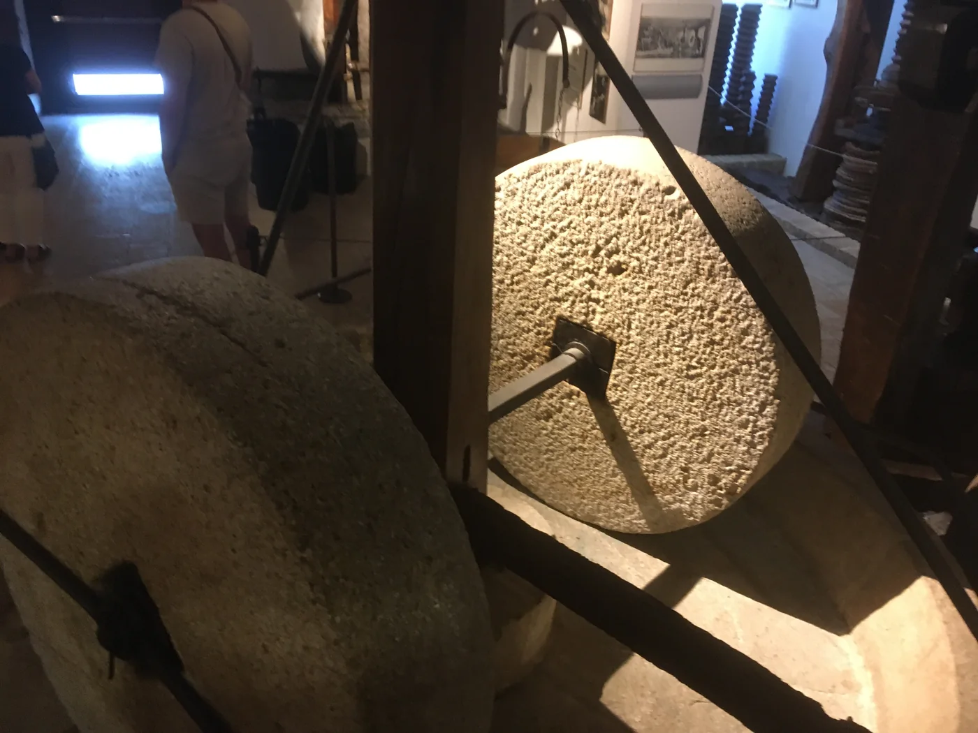 Historic stone tools and mineral material objects